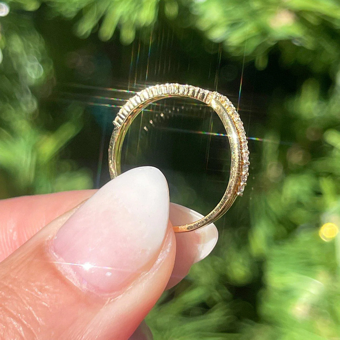 0.25 TCW Round Brilliant Cut Curved Vintage Style Moissanite Wedding Band