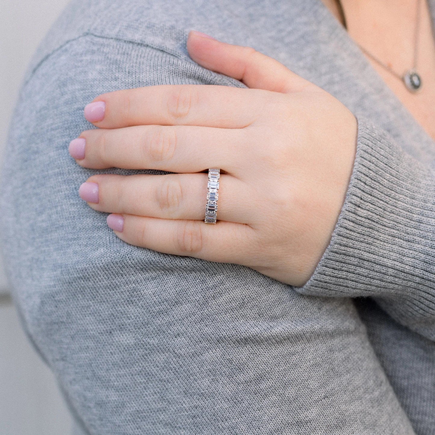 2.00 TCW EMERALD CUT & ROUND MOISSANITE ETERNITY WEDDING BAND