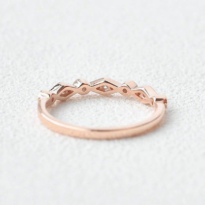 0.20 TCW Round Brilliant Cut Moissanite Unique Wedding Band