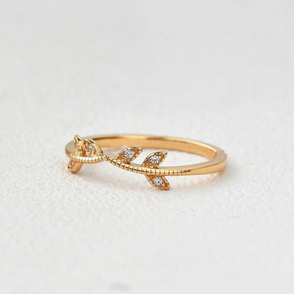 0.10 TCW Round Brilliant Cut Curved Vintage Style Bridal Wedding Band