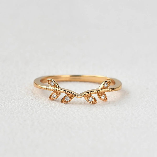 0.10 TCW Round Brilliant Cut Curved Vintage Style Bridal Wedding Band