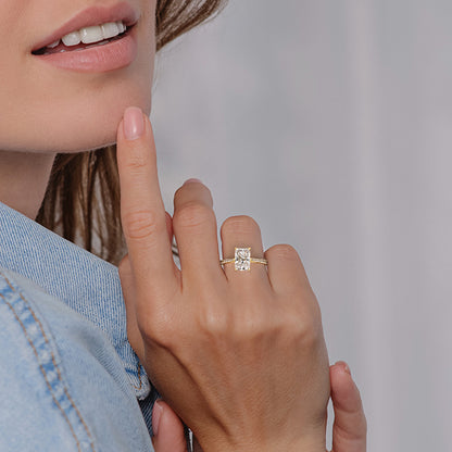 2.50 CT Radiant Cut Solitaire Lab Grown Diamond Engagement Ring For Her